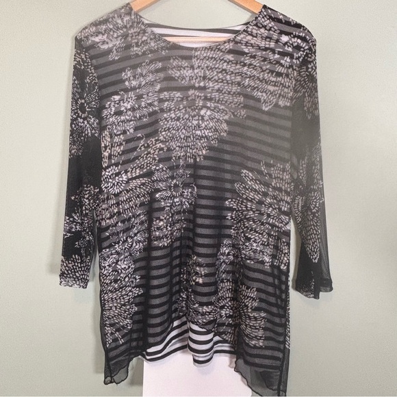Alfred Dunner Opposites Attract Floral Mesh Stripe Top-Black/ White-Women Large - Picture 2 of 6